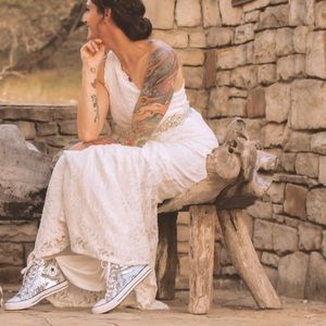 Lace Wedding Gown, size 6.